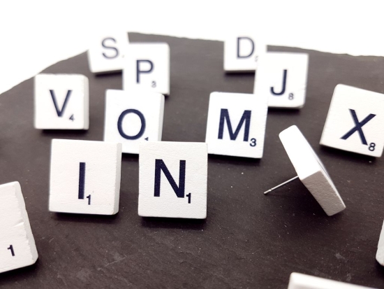 Holz Buchstaben Ohrstecker